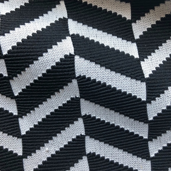 Designer Italian skirt - Picture 7 of 12